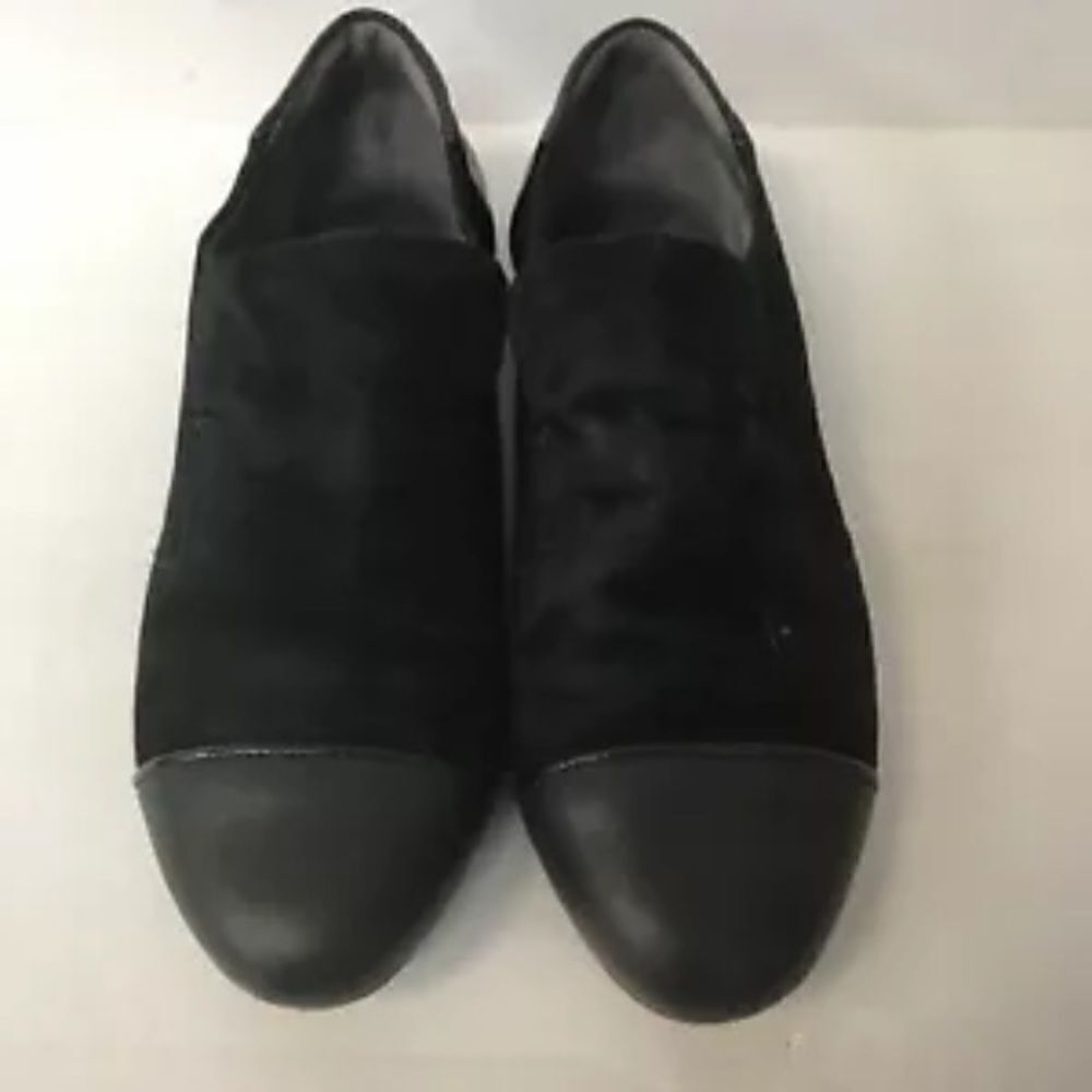 Selling tsubo flats shoes Slip Ons women size 6